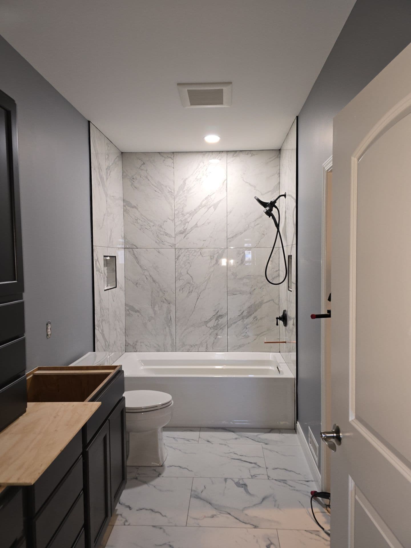Bathroom walls and ceiling in Valparaiso, IN repainted in a soft grey