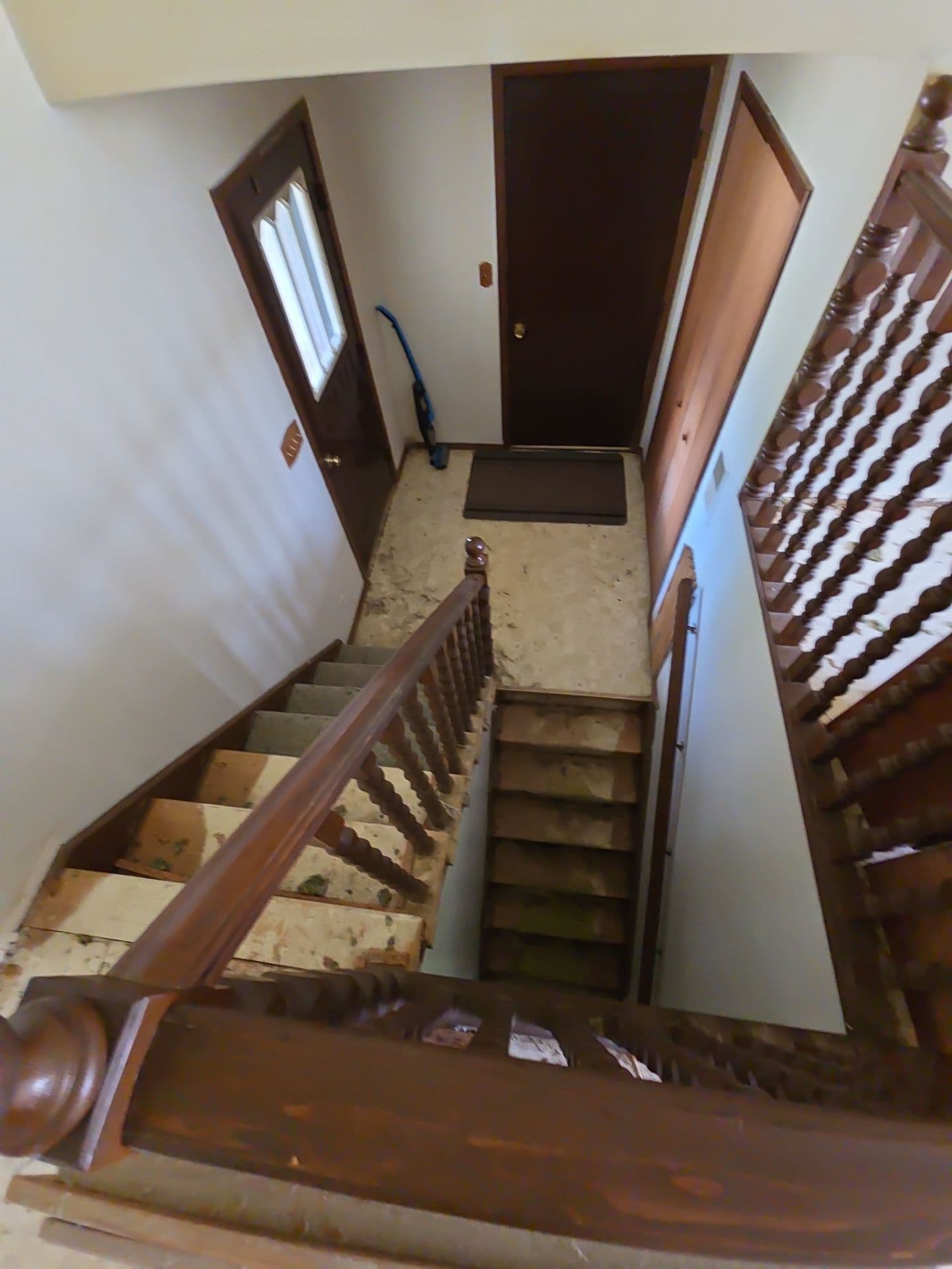 Stairway walls and trim in Chesterton, IN before repainting